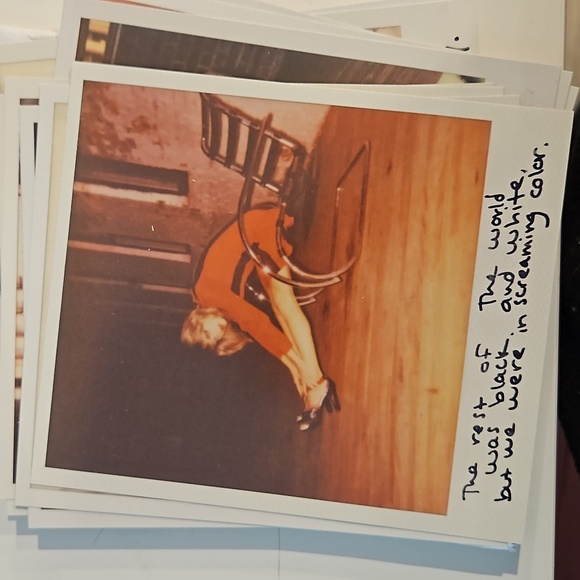 TSWIFT 1989 album polaroids + CD - Picture 2 of 15